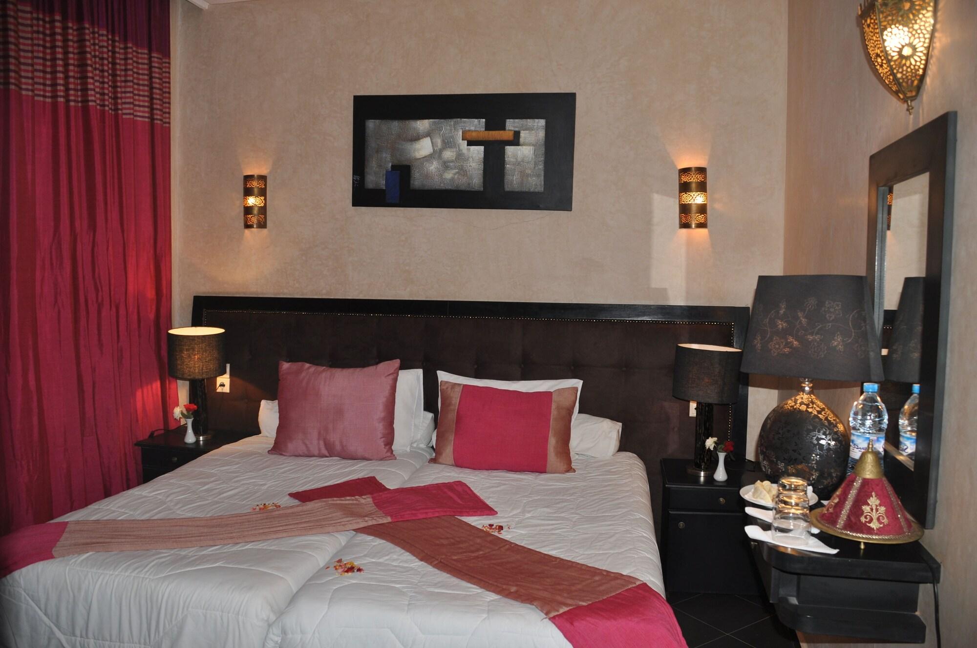Hotel Mechouar Plaza Есувейра Екстериор снимка