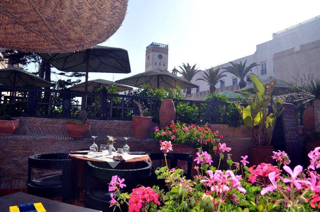 Hotel Mechouar Plaza Есувейра Екстериор снимка