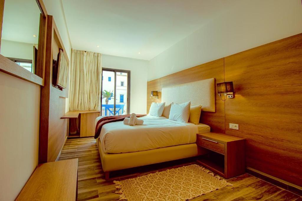 Hotel Mechouar Plaza Есувейра Екстериор снимка