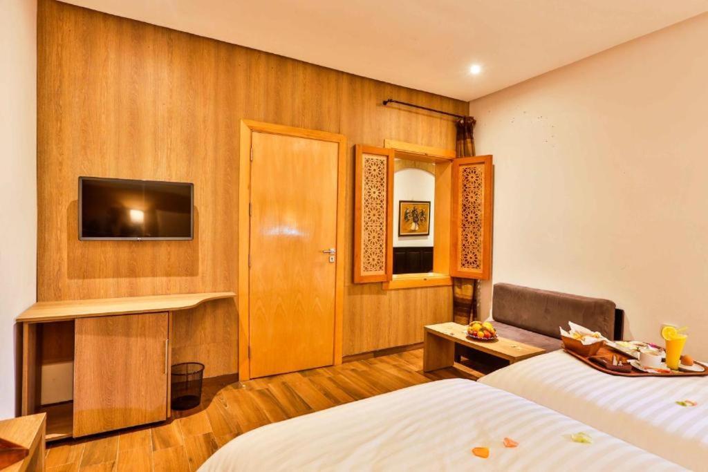 Hotel Mechouar Plaza Есувейра Екстериор снимка