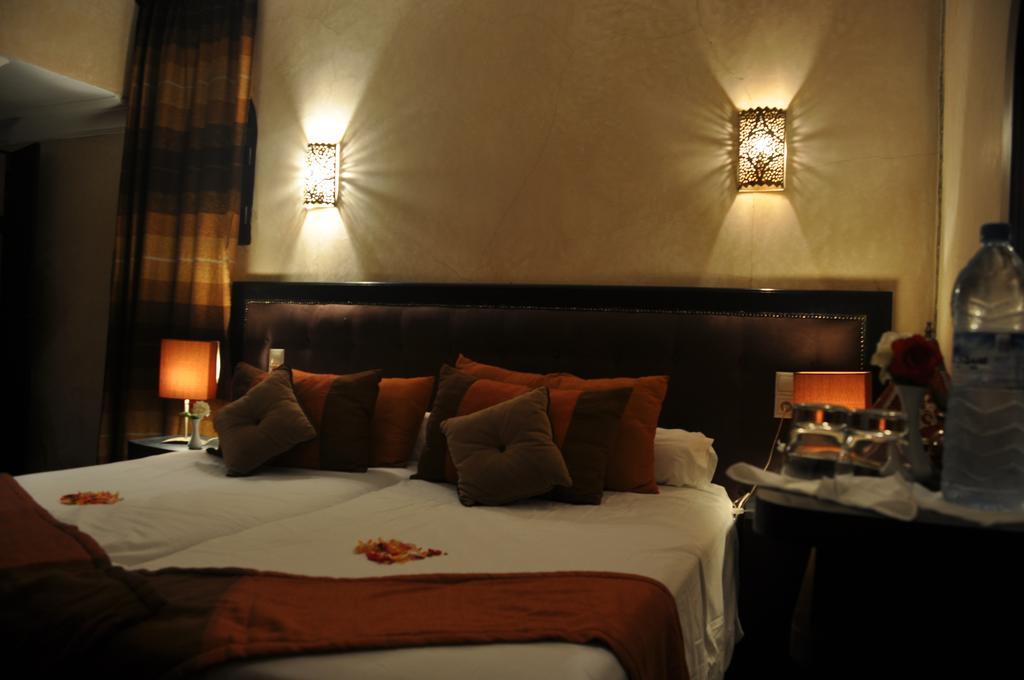 Hotel Mechouar Plaza Есувейра Екстериор снимка