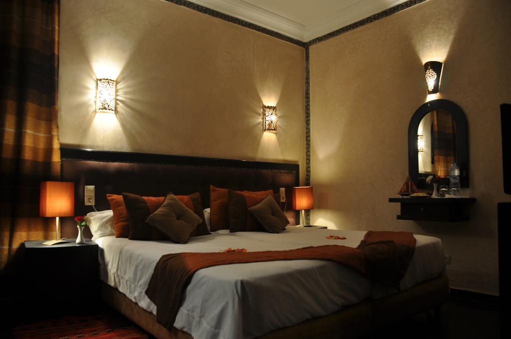 Hotel Mechouar Plaza Есувейра Екстериор снимка