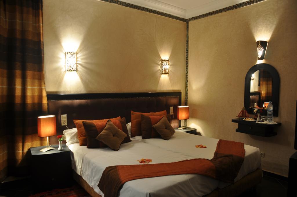 Hotel Mechouar Plaza Есувейра Екстериор снимка